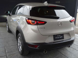 CX-3には、スピード感を強調する鋭いエッジが散りばめられています。リアコンビネーションランプなどで組立などを考慮し丸みを帯びることの多いパーツですが、マツダの部門を越えた思いが生きるデザインです。