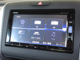 純正メモリーナビ(VXM-195VFi)を装着しております。AM、FM、CD、DVD再生、Bluetooth、音楽録音再生、フルセグTVがご使用いただけます。初めて訪れた場所でも安心ですね!