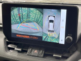【パノラミックビューモニター】専用のカメラにより、上から見下ろしたような視点で360度クルマの周囲を確認することができます☆死角部分も確認しやすく、狭い場所での切り返しや駐車もスムーズに行えます。