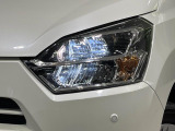 【LEDヘッドライト】悪天候や夜間走行時も良好な視界を確保し安心して運転できる高輝度LEDヘッドライトを装備!点灯速度が早く、消費電力も抑えられています。