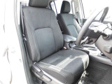 【内装ハイラックスの車内です♪もちろん、フロアマットもついてますよ〜!