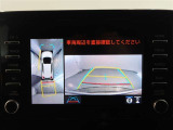 パノラミックビューモニター付きです。車両を上から見たような映像をモニター画面に表示。運転席からの目視では見にくい、車両周辺の状況をリアルタイムでしっかり確認できます。