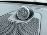 Bowers&Willinsプレミアムサウンドシステム搭載。原音に近い音場空間を忠実に再現。乗る人すべてに最良の音響体験を提供します。