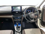 運転席周りのレイアウトをご覧ください。ナビゲーションが綺麗に装着されすっきり収まってますね!