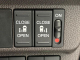 【両側パワースライドドア】スマートキーや運転席のスイッチで後席両側スライドドアの開閉が可能♪電動だから力を入れてドアを開ける必要が無く、小さなお子様でも簡単に開け閉めでき快適です♪