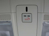 SOSボタン エアバッグ作動時や後突時やSOSボタンを押した際にオペレーターと連携し、救急・警察を手配します。また、お客様のご要望にに応じてロードサービスの手配や近隣販売会社での修理などを調整します。
