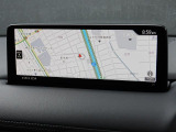 マツダコネクトの10.25インチワイドセンターディスプレイです。『Android Auto』『Apple CarPlay』や独自のコネクテッドサービスに対応したインターフェイスシステムです。