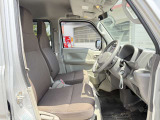 運転席シート廻りは使用感も少なく、良好な状態となっています。前オーナー様が丁寧に使っていたことがよくわかりますね。