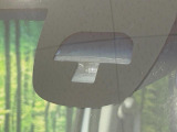 【シティブレーキアクティブシステム】低速走行中に前方の車両等を認識し、衝突しそうな時は警報とブレーキで衝突回避と被害軽減をアシスト。より安全にドライブをお楽しみいただけます。