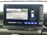 【バックカメラ】切り替え可能バックカメラです。ノーマルビューに、両サイドから車や歩行者がいないか確認しやすいワイドビュー、ギリギリまでバックしたい時にトップダウンビューと画面タッチで切り替え出来ます