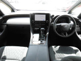 【運転席・インパネまわり】 ハンドル・シート・フロアーなど隅々までプロによるクリーニング済み☆彡キレイな車内でドライブが一層快適にお楽しみいただけます。!!