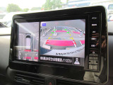 車を上から見下ろしているかのような映像で周囲の状況を確認できるアラウンドビューモニター。狭い駐車場や駐車が苦手な方でも安心。