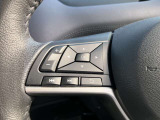 手元でナビの音量調整等が出来るのでナビの操作によるわき見運転を防止することが出来ます。