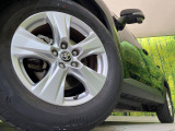 【純正17インチアルミホイール】外観にマッチした純正アルミホイールを装着しております。各種社外アルミホイールや、スタッドレスタイヤも取扱いしております。是非ご相談ください♪