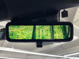 【デジタルインナーミラー】後席の大きな荷物や同乗者で後方が確認しづらい時でも安心!カメラが撮影した車両後方の映像をルームミラー内に表示。クリアな視界で状況の確認が可能です!