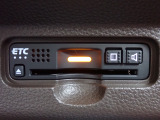 ■【ETC車載器】が装備されています。セットアップをしてお渡しとなり、ETCカードを差し込むだけで高速道路の利用が可能です。