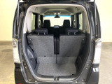 普段のお買い物や通勤、送迎等に十分な荷室スペースを確保しております。セカンドシートを倒すと、大きな荷物の積載も可能です♪