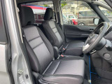 適度なホールド感と快適な座り心地の運転席シートまわり!