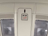 エアバッグ作動時や後突時、もしくは車内のSOSボタンを押した際に緊急通報オペレーターに連携し、救急・警察を手配します。更にオペレーターにも連携、お客様のご要望に応じてロードサービスの手配を行います。
