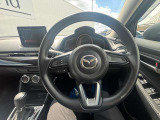 人間工学を駆使して設計された運転席は、ハンドルから手が届きやすい位置にスイッチ類が配置され、ロングドライブなども快適に楽しめます。
