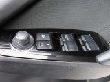 運転席のパワーウインドースイッチ部です。よく触れる場所だからこそ、使用状態があらわれますよね。ぜひこうした所もチェックしてください。
