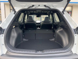 積み下ろしのしやすいデッキにはたっぷりと荷物を積み込んでいただけます。遊びから仕事まで、様々なシーンで頼れます♪