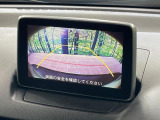 【バックカメラ】駐車時に後方がリアルタイム映像で確認できます。大型商業施設や立体駐車場での駐車時や、夜間のバック時に大活躍!運転スキルに関わらず、今や必須となった装備のひとつです!