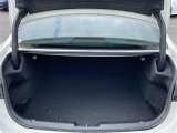 【トランク】積み込みやすくて、たっぷり積める荷室です。シートアレンジできるものは、乗車人数と荷物の量や大きさによってシートを動かすことができるので、より快適なドライブが可能です!