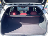 【トランク】積み込みやすくて、たっぷり積める荷室です。シートアレンジできるものは、乗車人数と荷物の量や大きさによってシートを動かすことができるので、より快適なドライブが可能です!