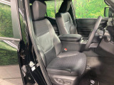 運転席シート廻りは使用感も少なく、良好な状態となっています。前オーナー様が丁寧に使っていたことがよくわかりますね。