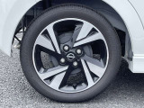 高級感引き立てるアルミ装着車。お洒落は足元からですね!