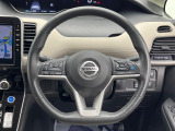 インテリアに合わせたデザインのステアリングは、運転される方のことも考え、運転しやすい形状、大きさです。是非一度、実際に触ってお確かめください。