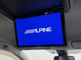 【10.2インチフリップダウンモニター】アルパイン製・10.2インチ後席フリップダウンモニター装着。家族や仲間との長距離ドライブも、このモニターがあればさらに盛り上がりますね!