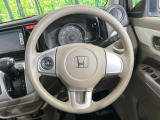 インテリアに合わせたデザインのステアリングは、運転される方のことも考え、運転しやすい形状、大きさです。是非一度、実際に触ってお確かめください。