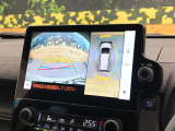 【パノラミックビューモニター】専用のカメラにより、上から見下ろしたような視点で360度クルマの周囲を確認することができます☆死角部分も確認しやすく、狭い場所での切り返しや駐車もスムーズに行えます。