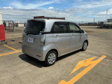 運転席・助手席の足元も広く運転しやすいです!!