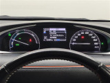 【メーターまわり】ドライバーから見やすい位置にあって安全運転に寄与します。マルチインフォメーションディスプレイでは、クルマに関する情報の確認はもちろん、各種安全機能・装備のON/OFFも設定可能。