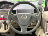 インテリアに合わせたデザインのステアリングは、運転される方のことも考え、運転しやすい形状、大きさです。是非一度、実際に触ってお確かめください。