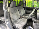 運転席まわりには十分なスペースがあり、大柄な方でもゆったり運転していただける環境です。