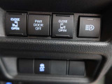 両側パワースライドドア付きだから、狭い駐車スペースなどでの 乗り降りラクラク!小さなお子さまのいるご家庭には嬉しい装備。