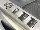 【電動格納ミラー】サイドミラーは電動格納式となっており、狭い駐車場でもキズがつくリスクを抑えられます。