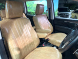 運転席シート廻りは使用感も少なく、良好な状態となっています。前オーナー様が丁寧に使っていたことがよくわかりますね。