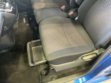 シート下にも収納スぺースがあって便利です!車内もスッキリしております。