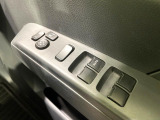 【電動格納ミラー】サイドミラーは電動格納式となっており、狭い駐車場でもキズがつくリスクを抑えられます。