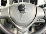 【キーレス】少し離れた場所からでもボタン一つでドアの開錠・施錠ができるのでとっても便利!ドアの鍵穴周りに傷をつけることもありません♪