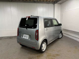後ろはプライバシーガラスとなっており車内の様子が見えにくくなっています。