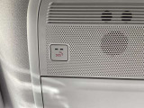 エアバッグ作動時や後突時、もしくは車内のSOSボタンを押した際に緊急通報オペレーターに連携し、救急・警察を手配します。更にオペレーターにも連携、お客様のご要望に応じてロードサービスの手配を行います。