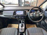 当社の中古車は、フロアマット付きで販売しておりません。予めご了承下さい。中古車という特性上匂いや見栄えなどの状態が左右される為です。純正マット、車種専用社外品マットをご購入いただけます。