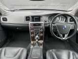 V60クロスカントリー D4 SE ディーゼル 4WD 本革シート