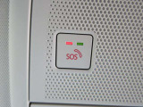 エアバッグ作動時や後突時、もしくは車内のSOSボタンを押した際に緊急通報オペレーターに連携し、救急・警察を手配します。更にオペレーターにも連携、お客様のご要望に応じてロードサービスの手配を行います。
